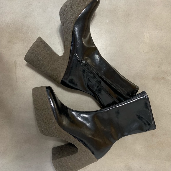 STELLA MCCARTNEY Patent Platform Ankle Boo… - Picture 2 of 8